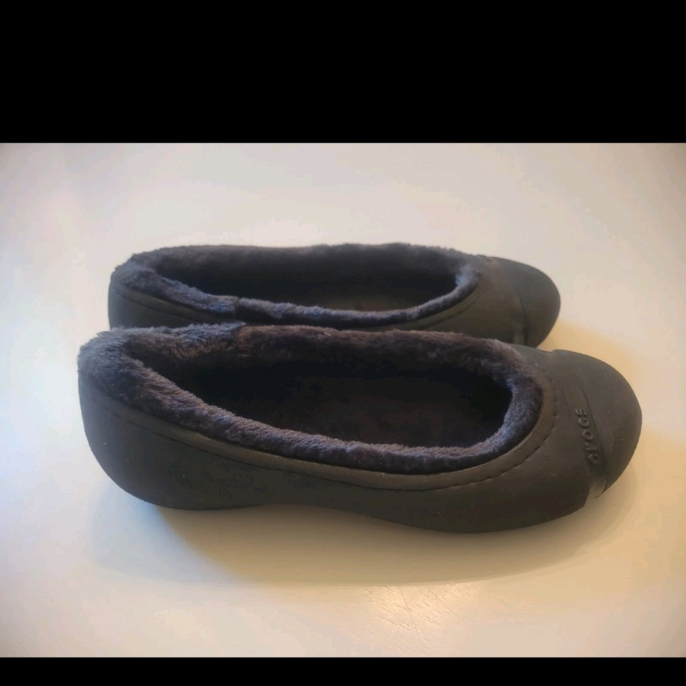 🆕 Crocs Nanook fuzz collection slip ons